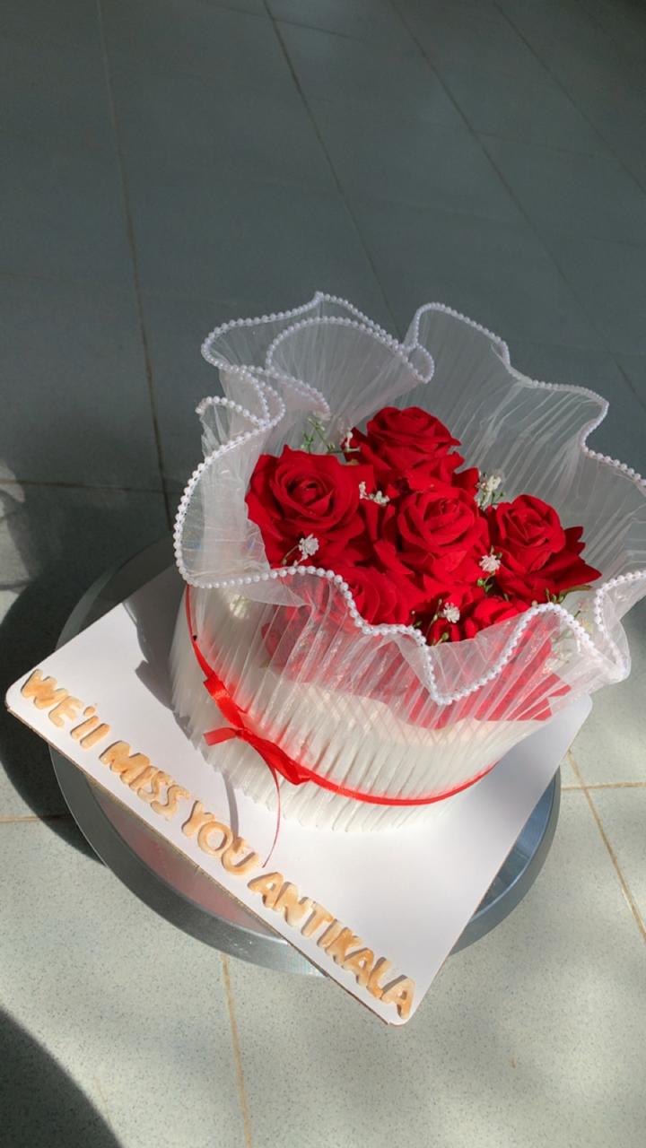 Red rose bouquet cake wrapped in white tulle
